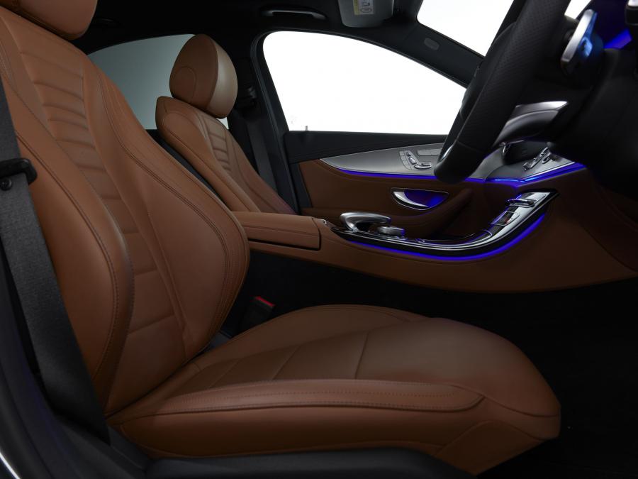 Интерьер Mercedes-Benz E220 d AMG Line 2016 года  (UK) (фото 30 из 31)